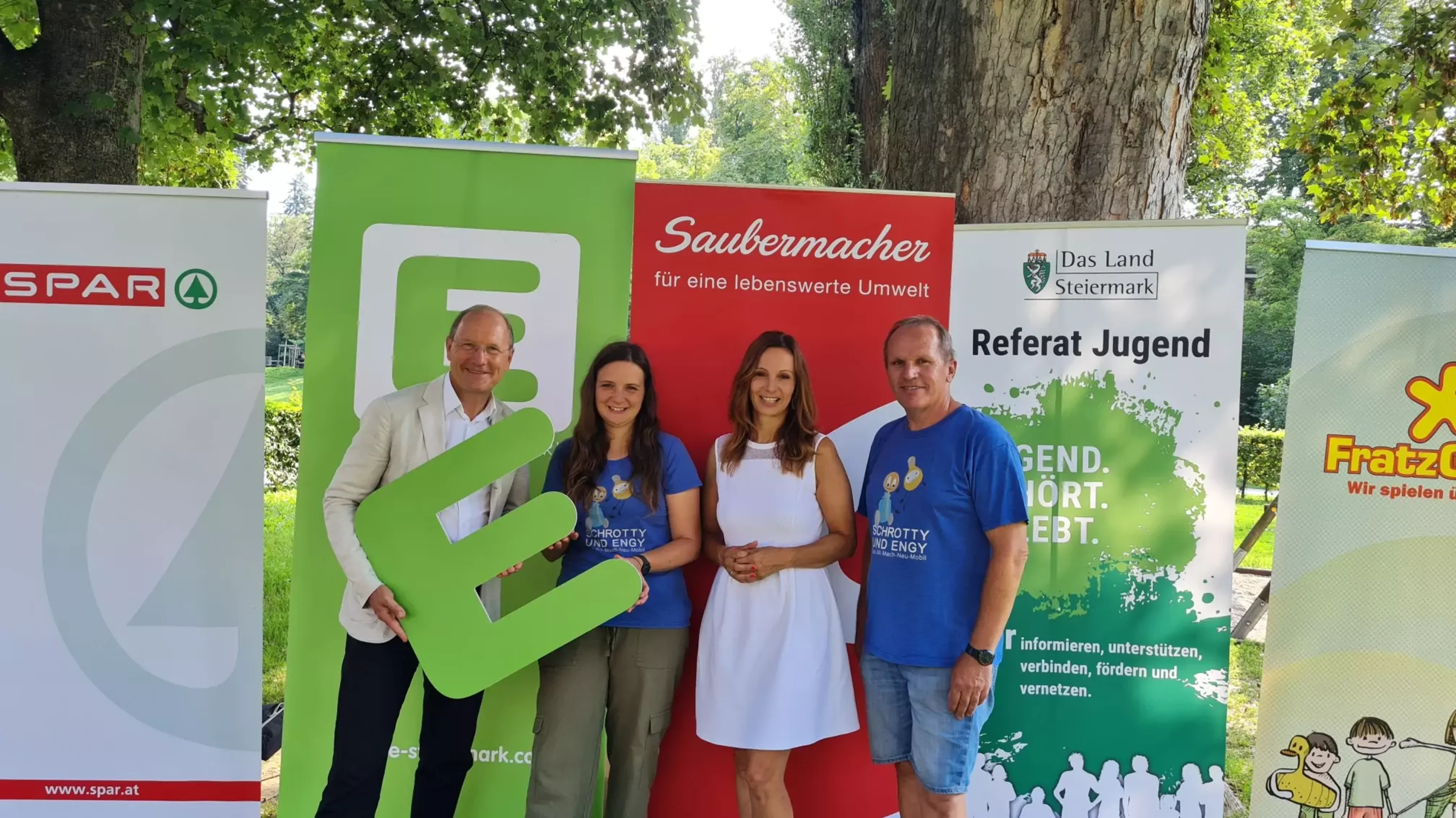 Im August 2024 besuchen „Schrotty und Engy“ Grazer Parks und ermöglichen Kindern aus diversen Altmaterialien etwas Neues zu bauen und dabei Ressourcenschonung auf kreative Art kennen zu lernen und wir zeigen den Kindern auch was (erneuerbare) Energie ist und wie diese genau funktioniert.