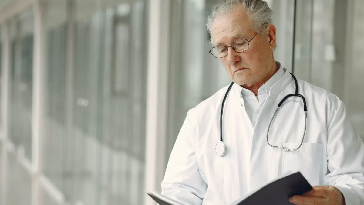 Bild auf 5min.at zeigt einen Arzt.