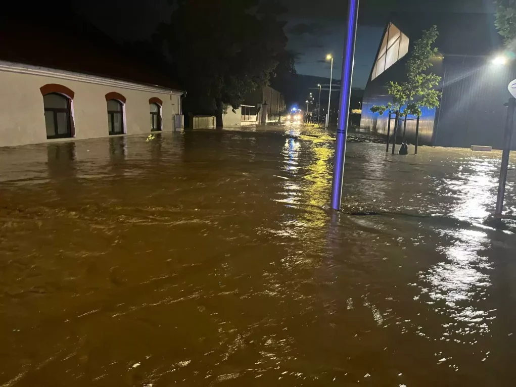 Bild auf 5min.at zeigt die Überschwemmung im Bezirk Hollabrunn.