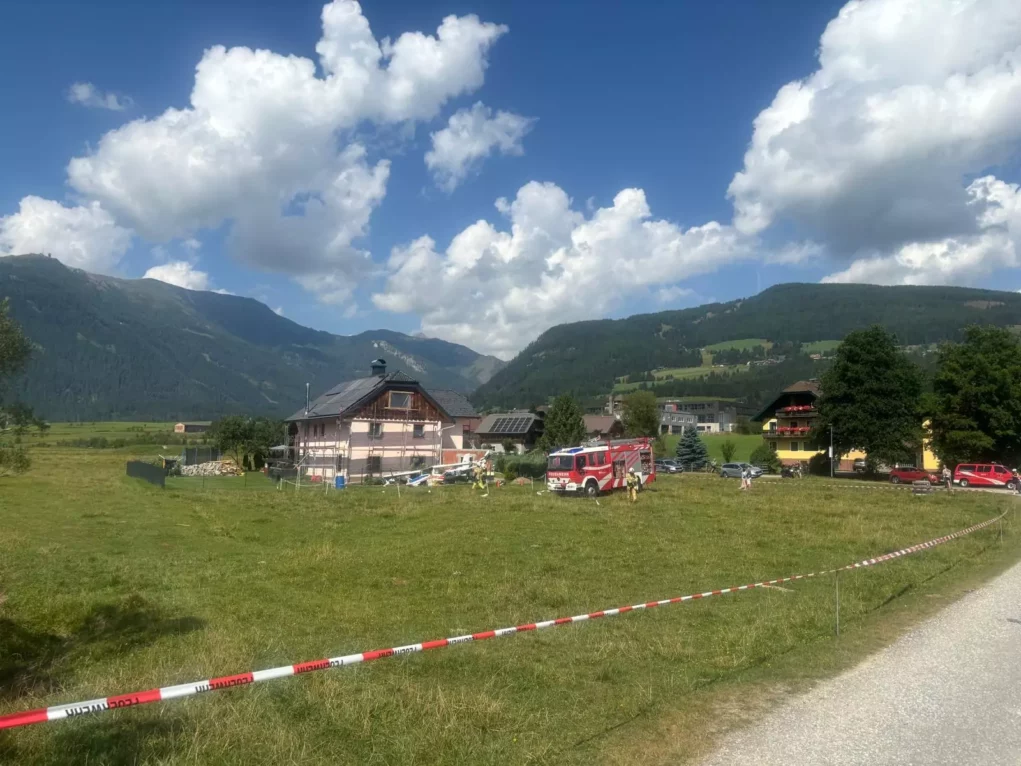 Zu einem Absturz eines Leichtflugzeuges wurden heute die FF Mauterndorf und die FF St.Michael nach Steindorf-Moos alarmiert.