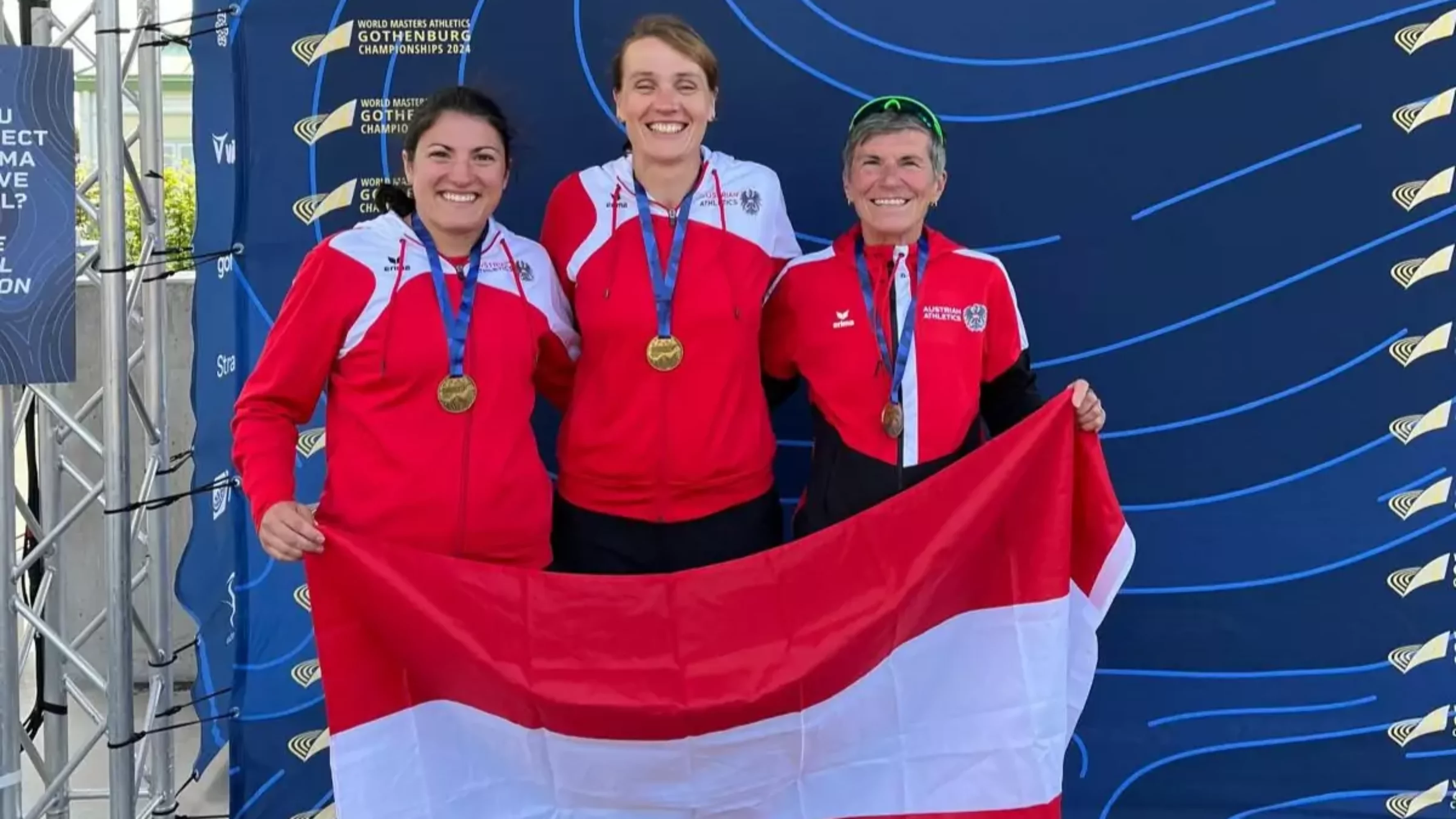 Ein Bild auf 5min.at zeigt das Siegerteam, bestehend aus Barbara Hollinger, Kathrin Schulze und Uli Striednig.