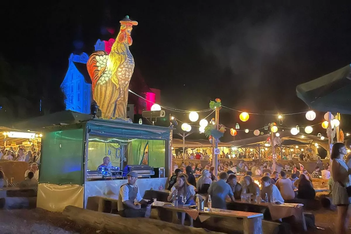 Ein Bild auf 5min.at zeigt das Gackern-Fest in St. Andrä im schönen Lavanttal.