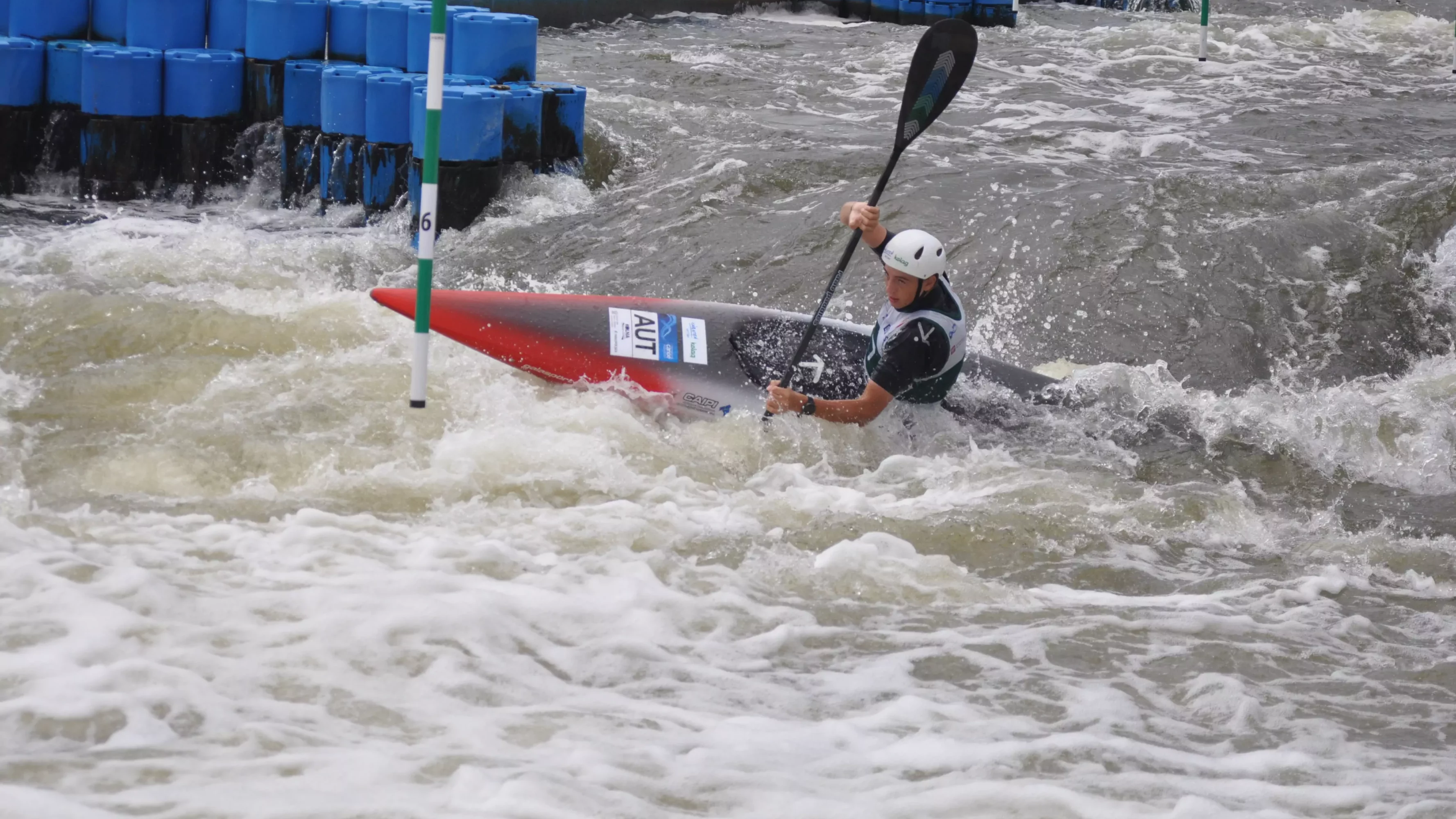 Das Foto auf 5min.at zeigt einen Paddler