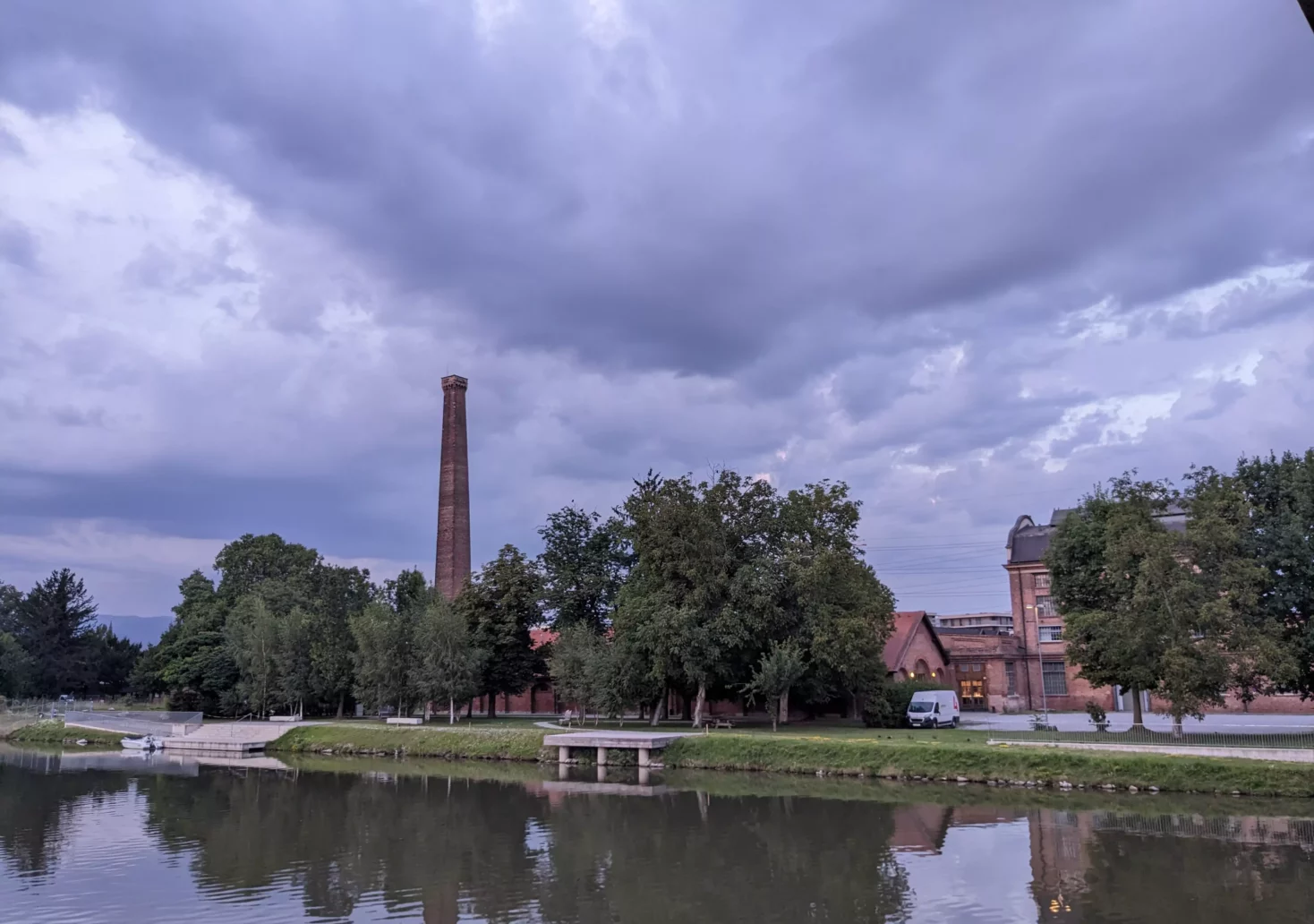 Foto auf 5min.at zeigt Regenwolken über Graz