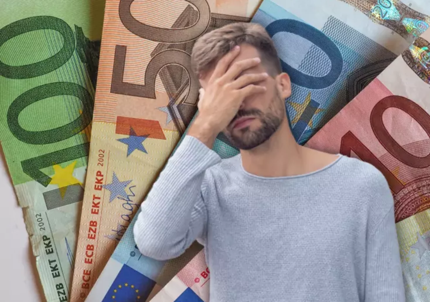 Das Bild auf 5min.at zeigt einen Mann vor Geldscheinen im Hintergrund.