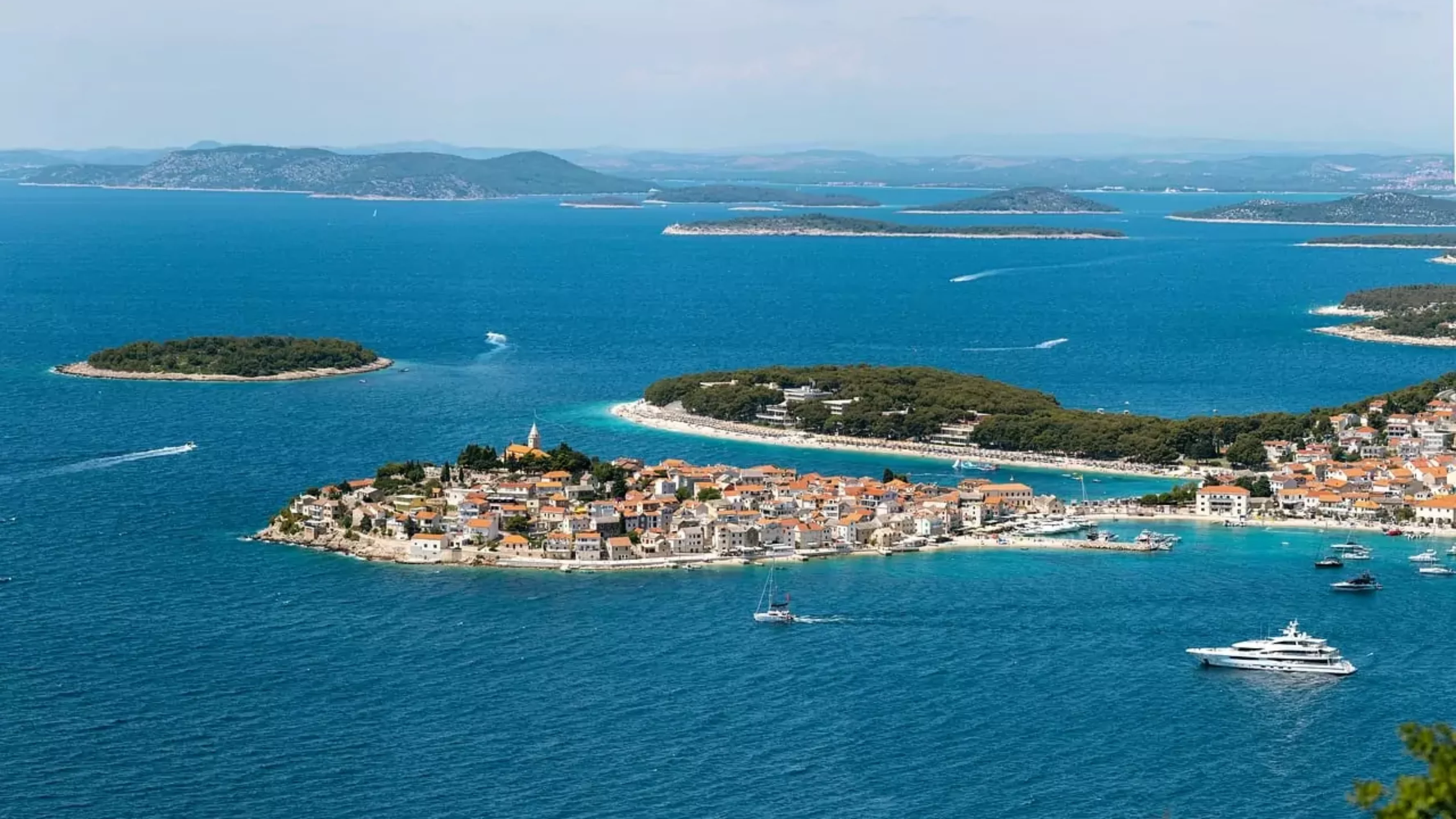 Foto in Beitrag von 5min.at: Zu sehen ist eine kroatische Urlaubsinsel.