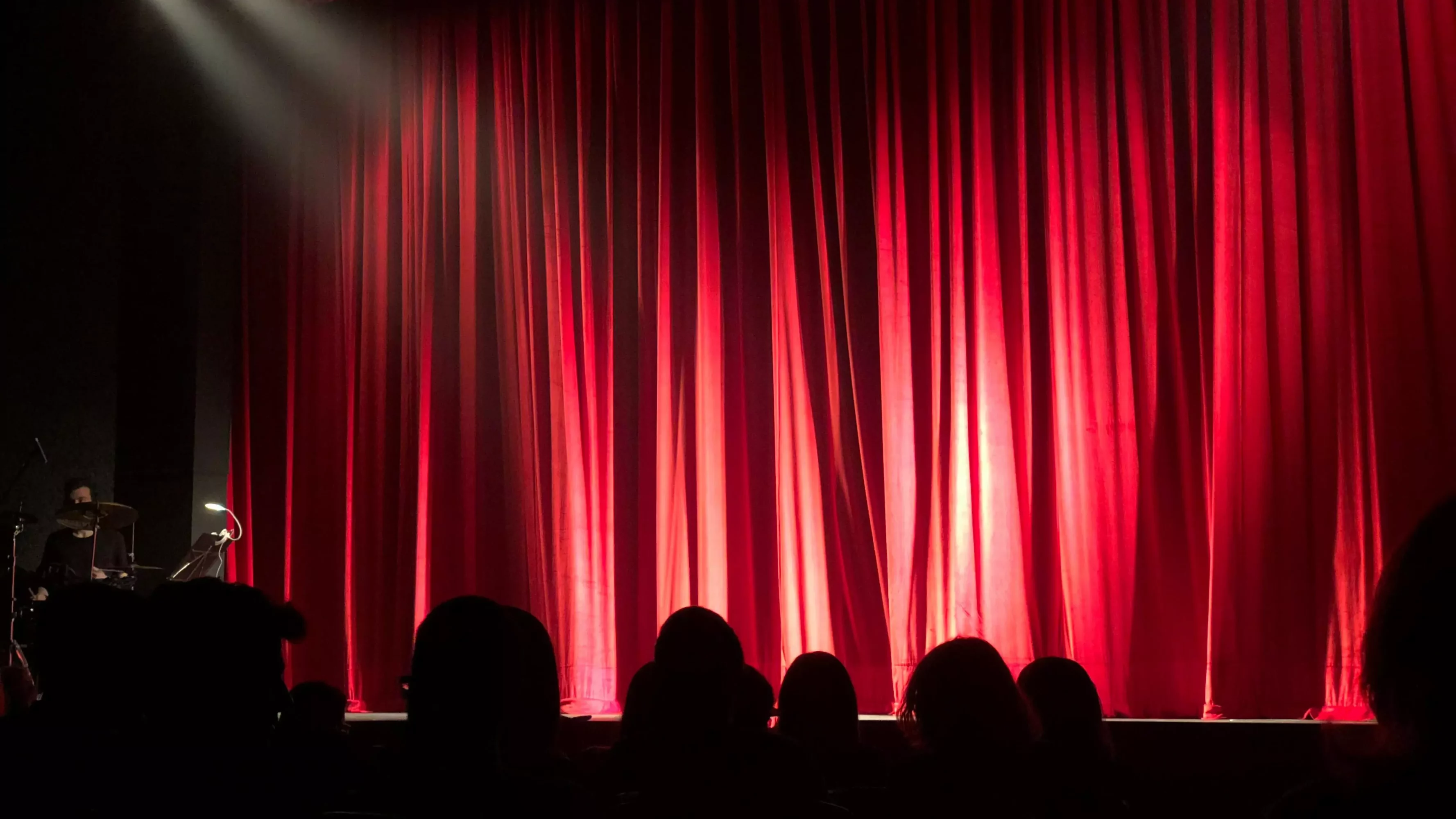 Das Bild auf 5min.at zeigt ein Theater.