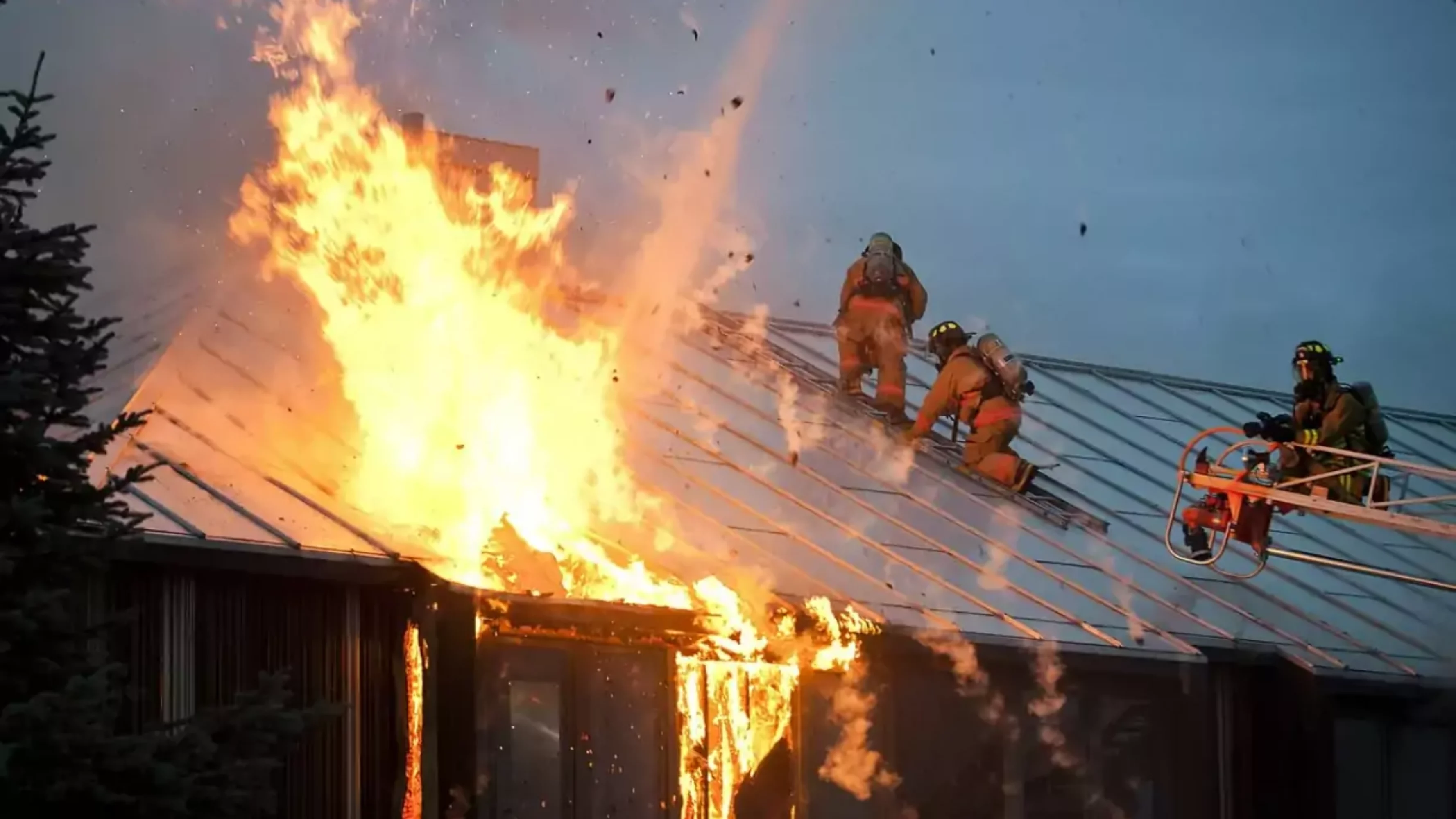 Bild auf 5min.at zeigt die Feuerwehr im Einsatz