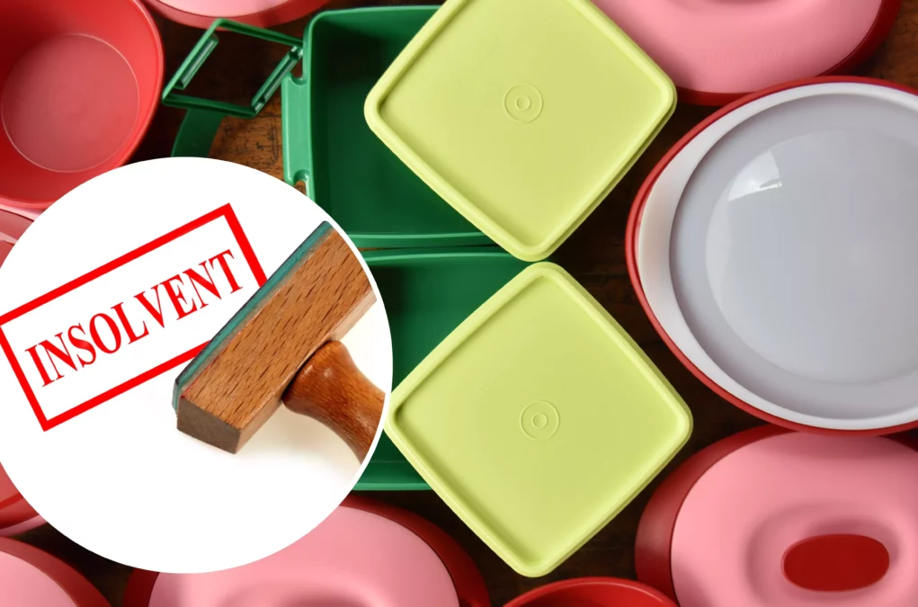 Ein Bild auf 5min.at zeigt Tupperboxen und ein Bild mit einem Stempel und der Anschrift "insolvent".