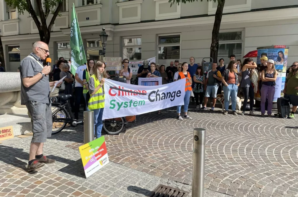 Bild auf 5min.at zeigt Demonstranten.