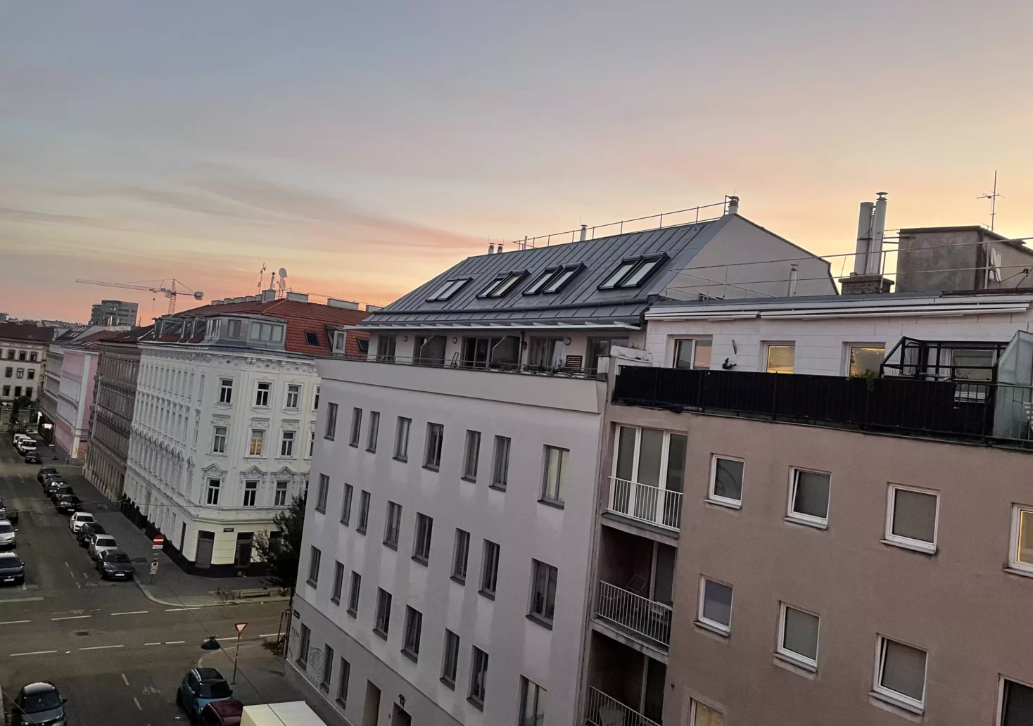 Foto auf 5min.at zeigt einen Sonnenaufgang in Wien