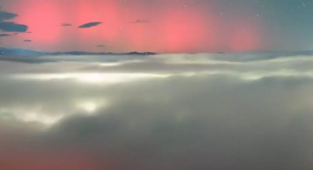 Foto in Beitrag von 5min.at: Zu sehen sind die Polarlichter vom Pyramidenkogel aus.