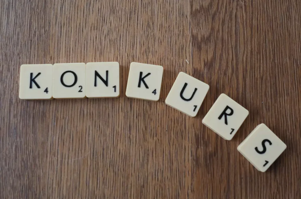 Das Bild auf 5min.at zeigt Buchstaben, die das Wort Konkurs bilden.