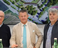 Ein Bild auf 5min.at zeigt Projektleiter Heinz Roßmann, Stadtwerke-Vorstand Harald Tschurnig und Bürgermeister Christian Scheider.