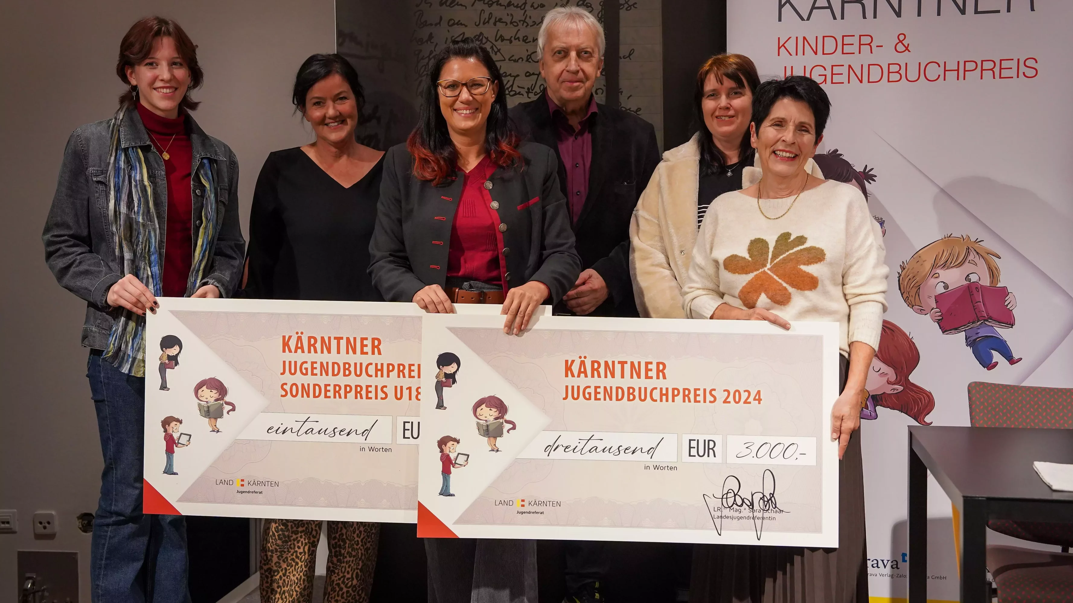 Das Bild auf 5min.at zeigt Viktoria Schwarz, Erika Hornbogner, LR.in Mag. Sara Schaar, Harald Raffer, Iris Ludwig, Eva Spittaler.