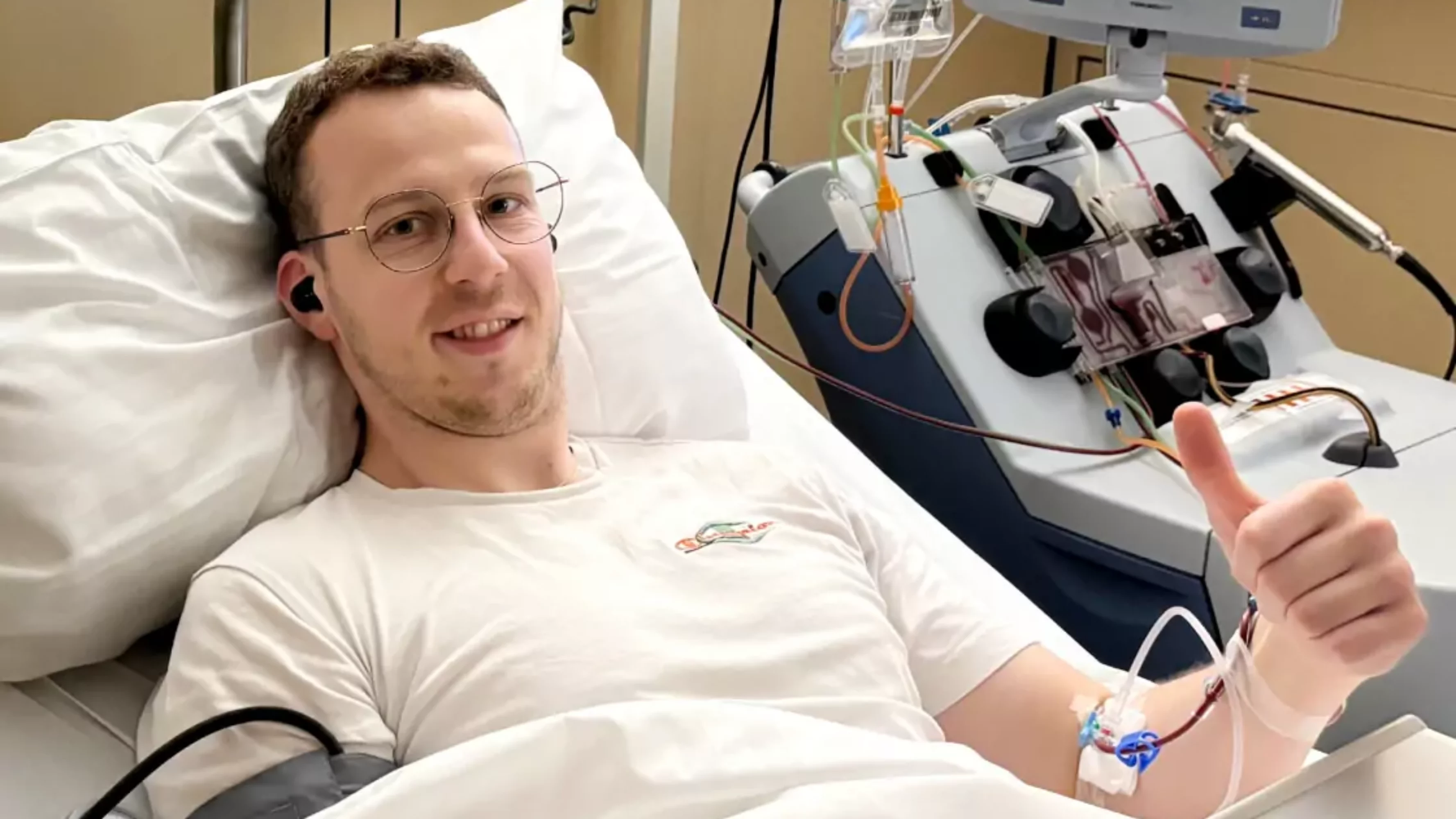 Das Bild auf 5min.at zeigt Philipp (30) aus Wien bei seiner Stammzellspende im AKH Wien