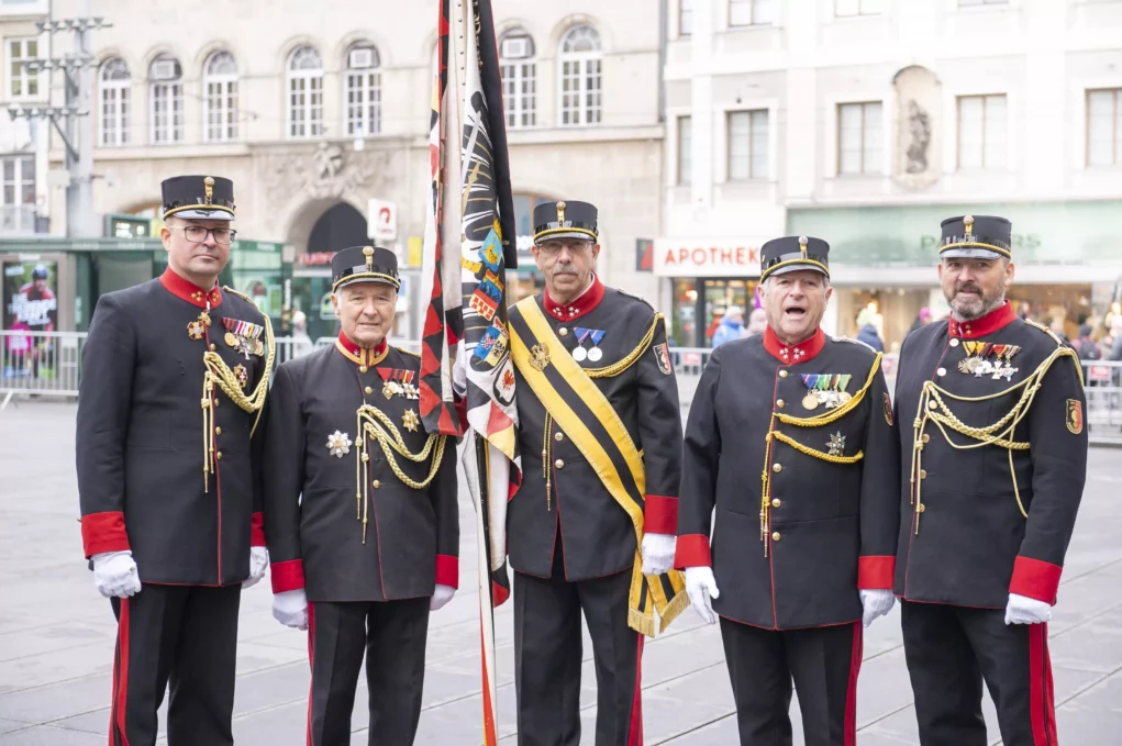 Das Bild auf 5min.at zeigt den Start in die Faschingszeit mit dem Sturm aufs Rathaus