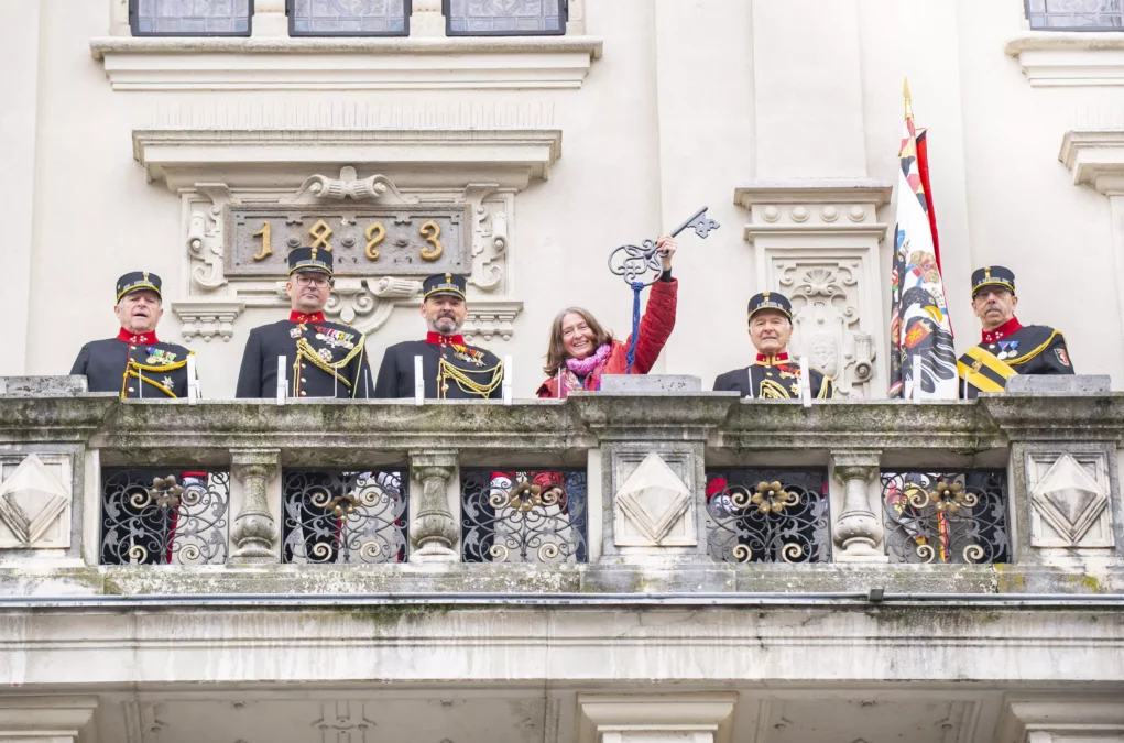 Das Bild auf 5min.at zeigt den Start in die Faschingszeit mit dem Sturm aufs Rathaus