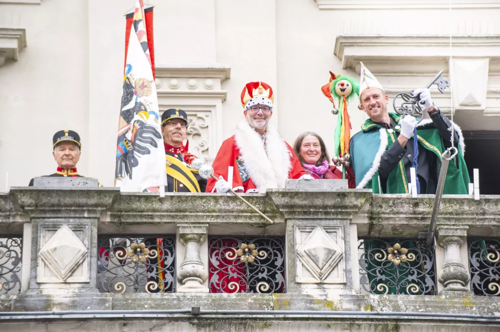 Das Bild auf 5min.at zeigt den Start in die Faschingszeit mit dem Sturm aufs Rathaus