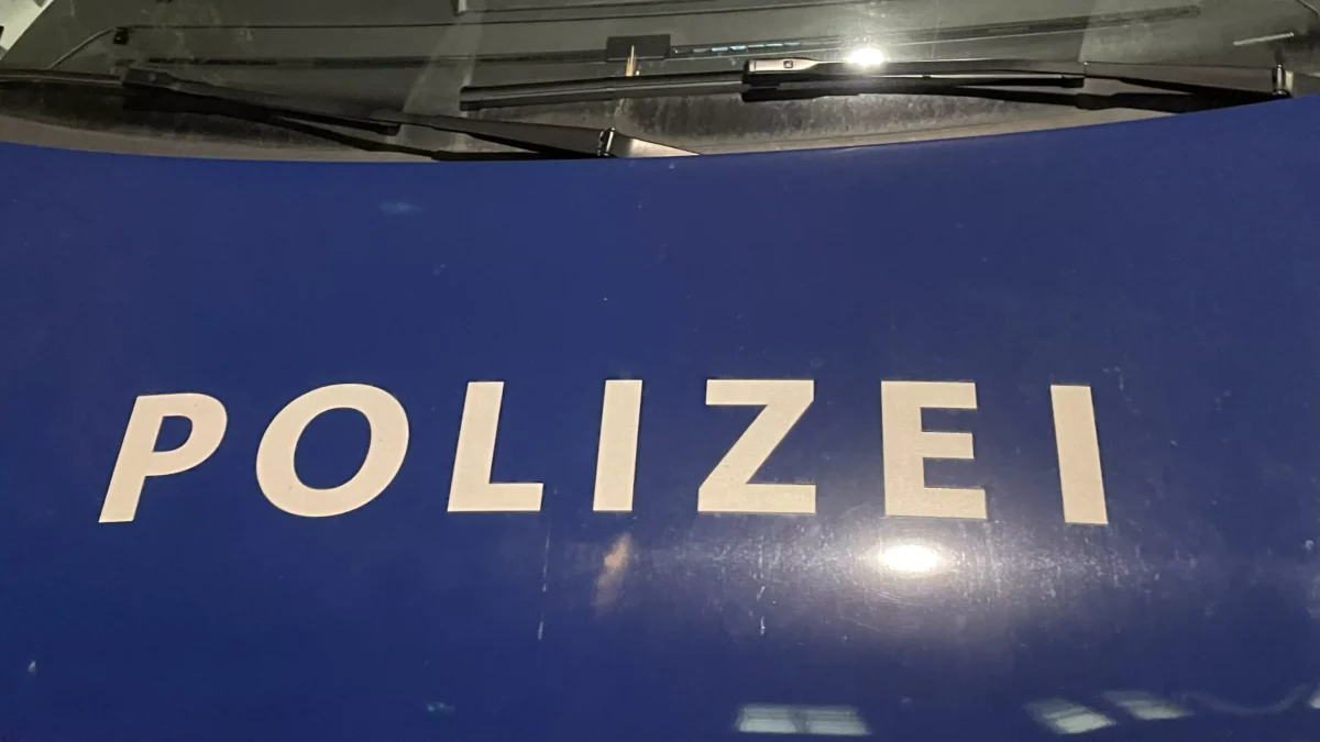 Foto auf 5min.at zeigt ein Polizeiauto