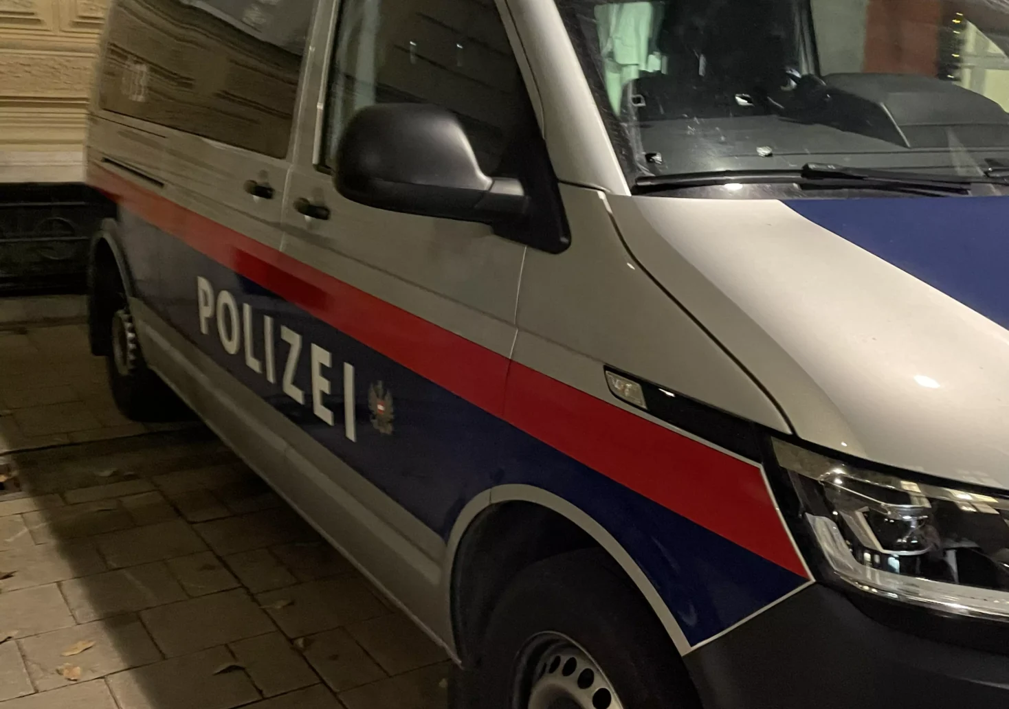 Foto auf 5min.at zeigt ein Polizeiauto