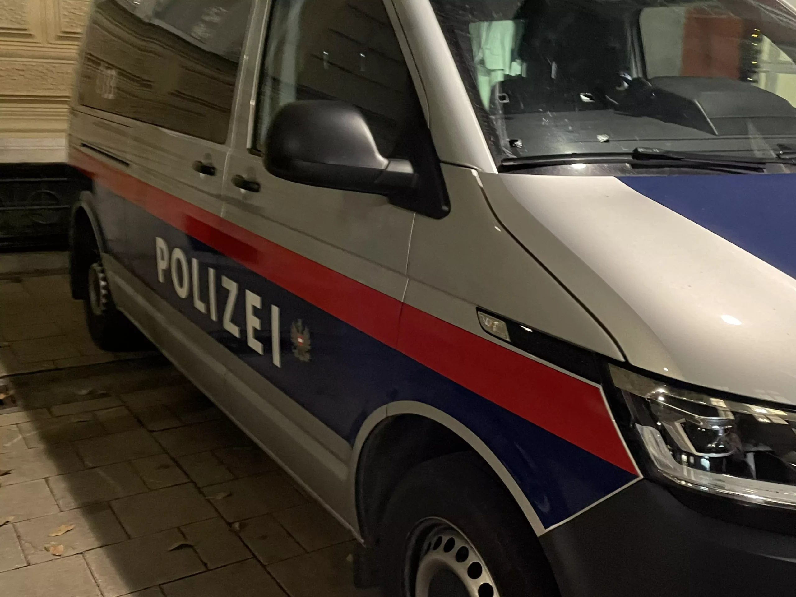 Foto auf 5min.at zeigt ein Polizeiauto