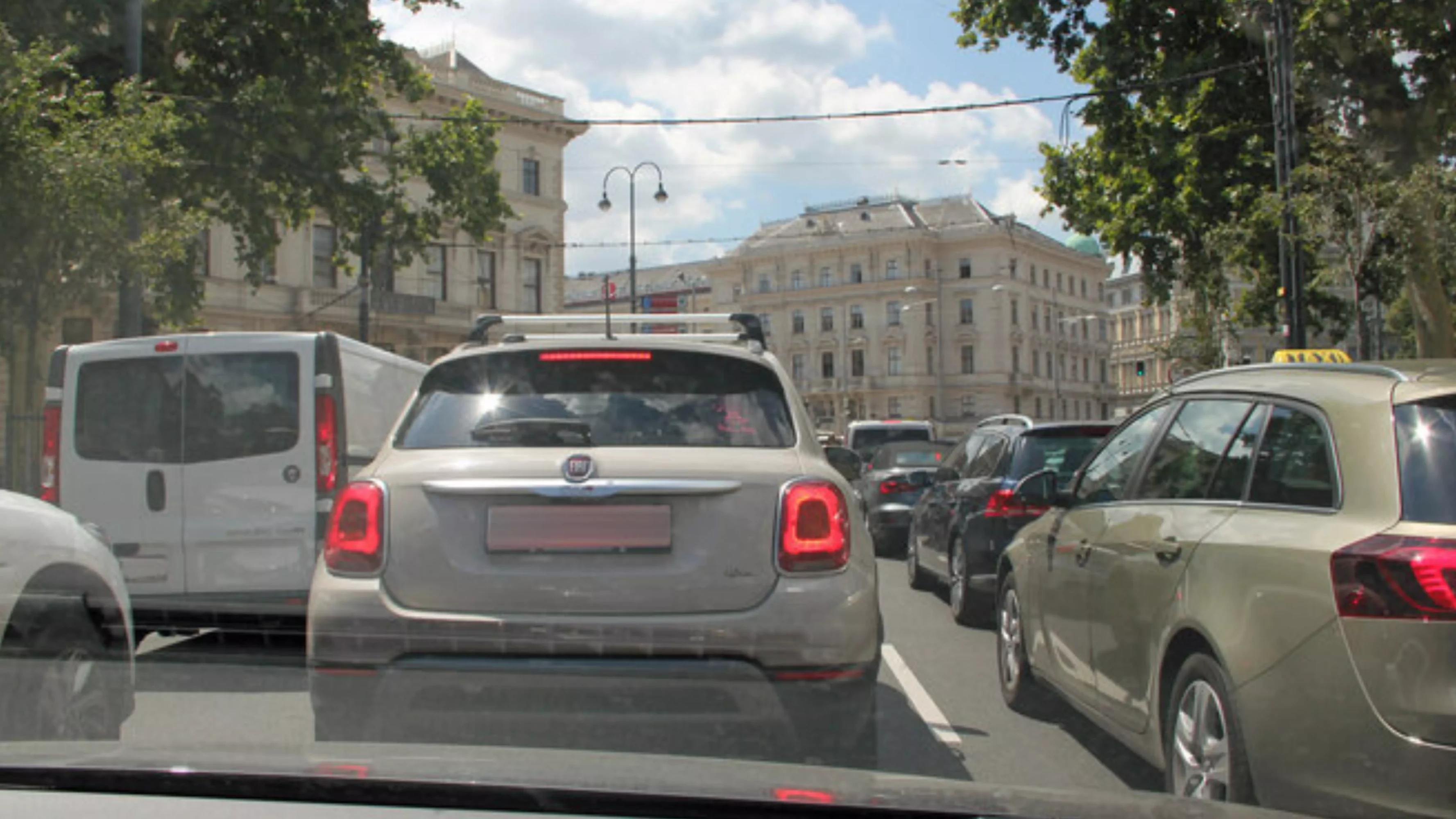 Bild auf 5min.at zeigt einen Stau in Wien
