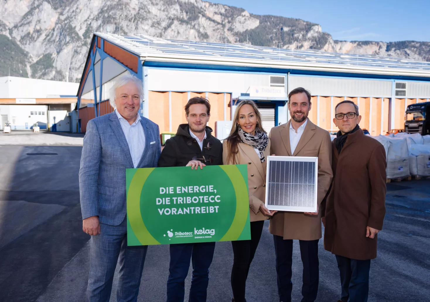 Das Bild auf 5min.at zeigt Adolf Melcher (Sprecher der Gesch&auml;ftsf&uuml;hrung der Kelag Energie & W&auml;rme), Christoph Herzeg (Gesch&auml;ftsf&uuml;hrer der Kelag Energie & W&auml;rme), Eva Egger (Projektleiterin Kelag Energie & W&auml;rme), Georg Bouvier (CEO & Gesch&auml;ftsf&uuml;hrer der Tribotecc GmbH), Stefan Greimel (Vorstandsmitglied der Treibacher Industrie AG und Gesch&auml;ftsf&uuml;hrer der Tribotecc GmbH).