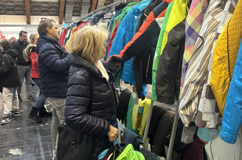 Auf dem Bild von www.5min.at sieht man die Auswahl auf der AK Wintersportb&ouml;rse 2024.