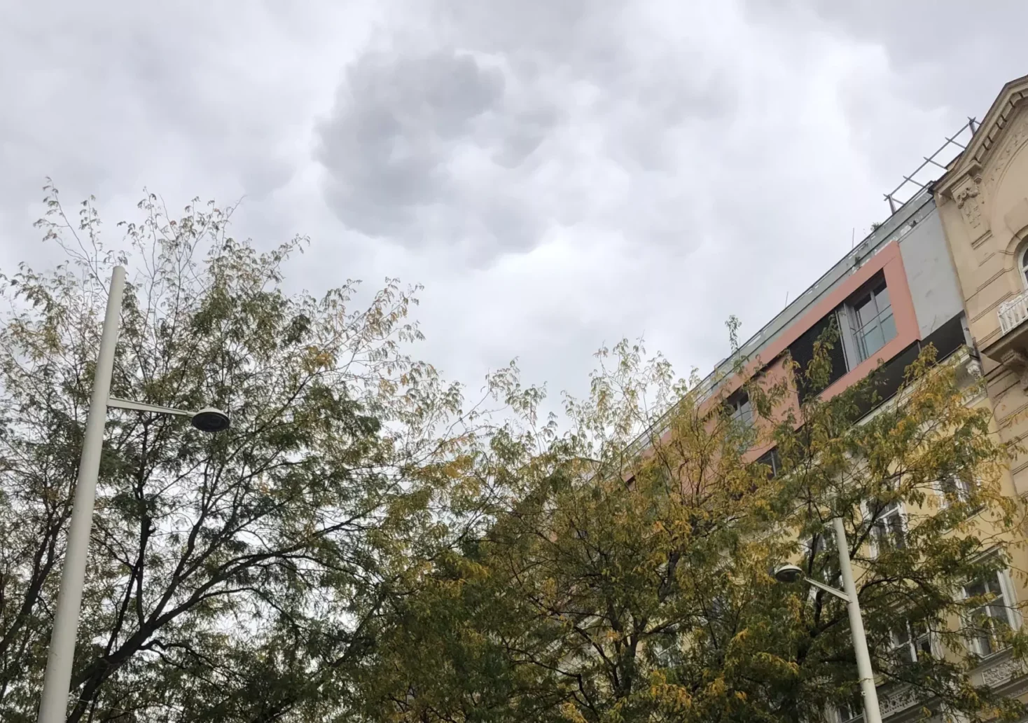 Ein Bild auf 5min.at zeigt bewölktes Wetter in Wien.