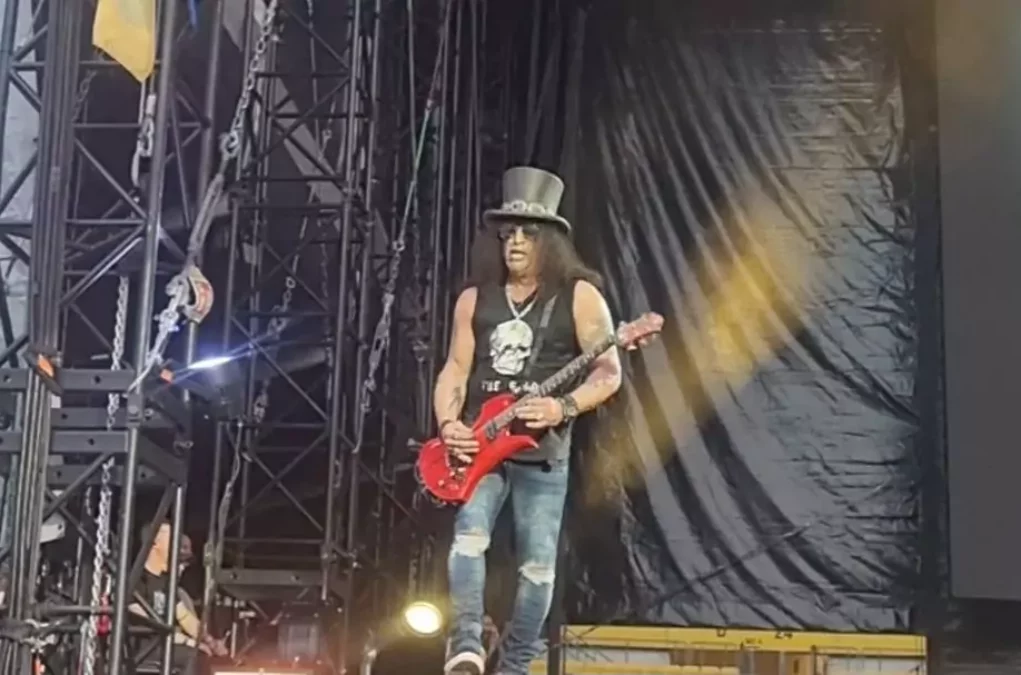Ein Bild auf 5min.at zeigt Guns N&rsquo;Roses bei einem Konzert.