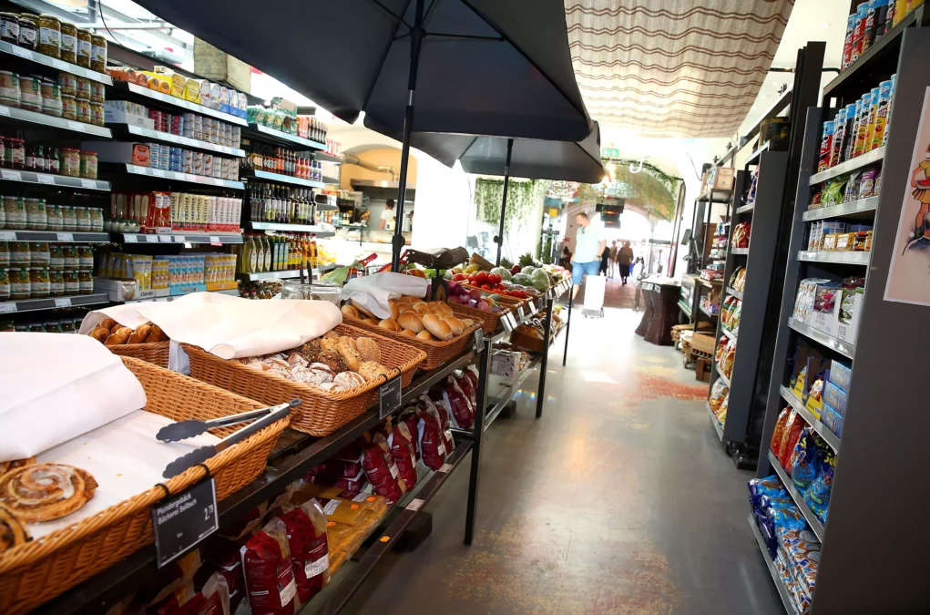 Foto auf 5min.at zeigt den Lebensmittelhandel Hauptplatz 11