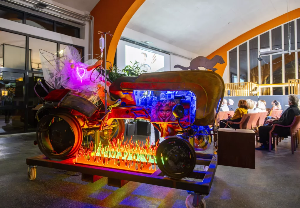 Auf dem Bild von www.5min.at sieht man das Kunstwerk.