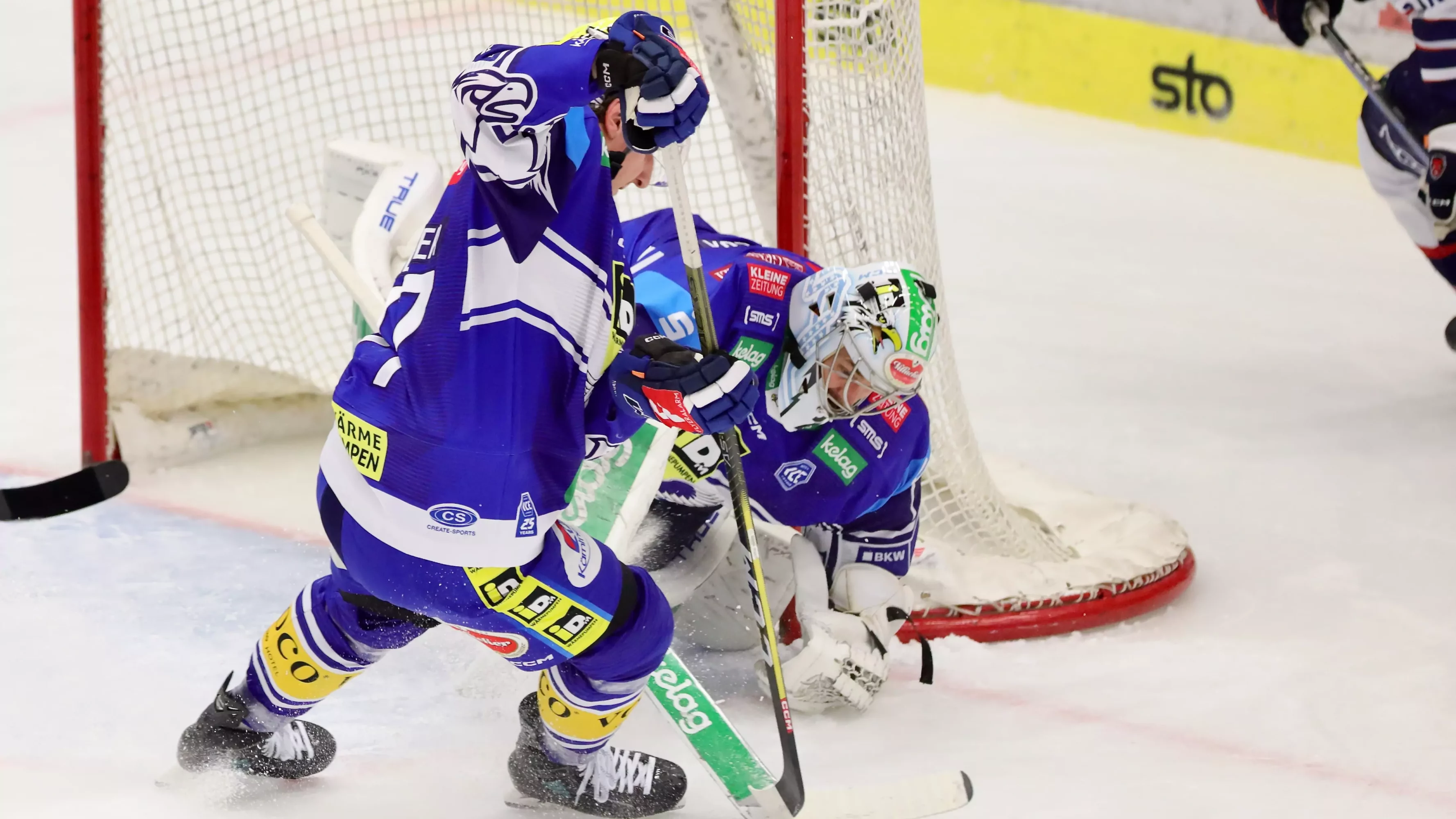 Das Bild auf 5min.at zeigt Spieler des VSV gegen AVS.