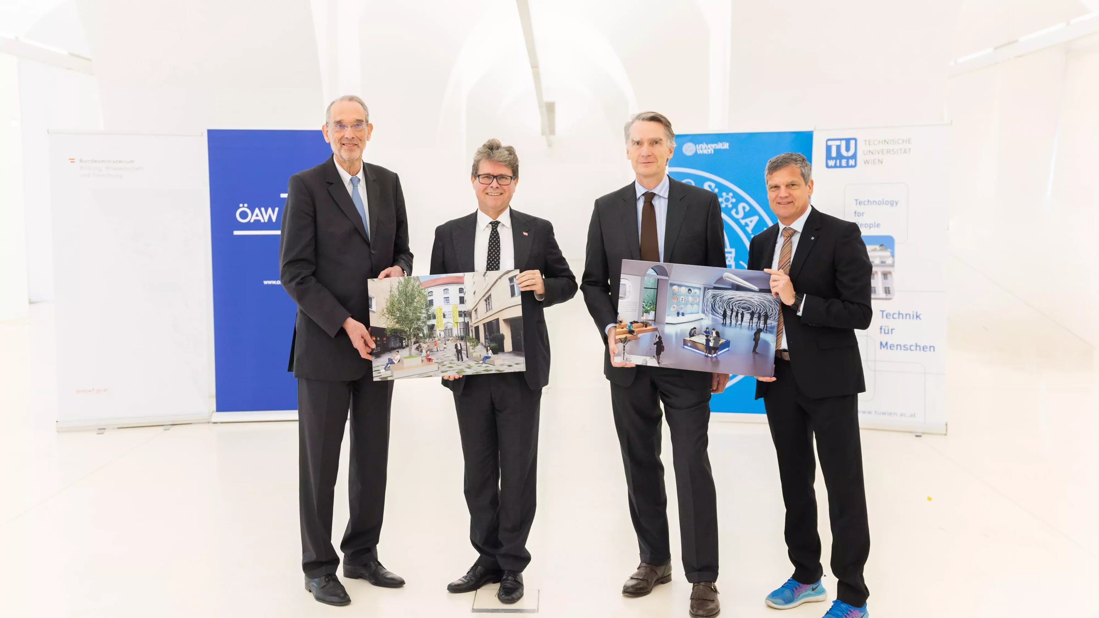 V.l.n.r. Heinz Faßmann (Präsident der Österreichischen Akademie der Wissenschaften), Martin Polaschek (Bundesminister für Bildung, Wissenschaft und Forschung), Sebastian Schütze (Rektor der Universität Wien) und Jens Schneider (Rektor der Technischen Universität Wien)