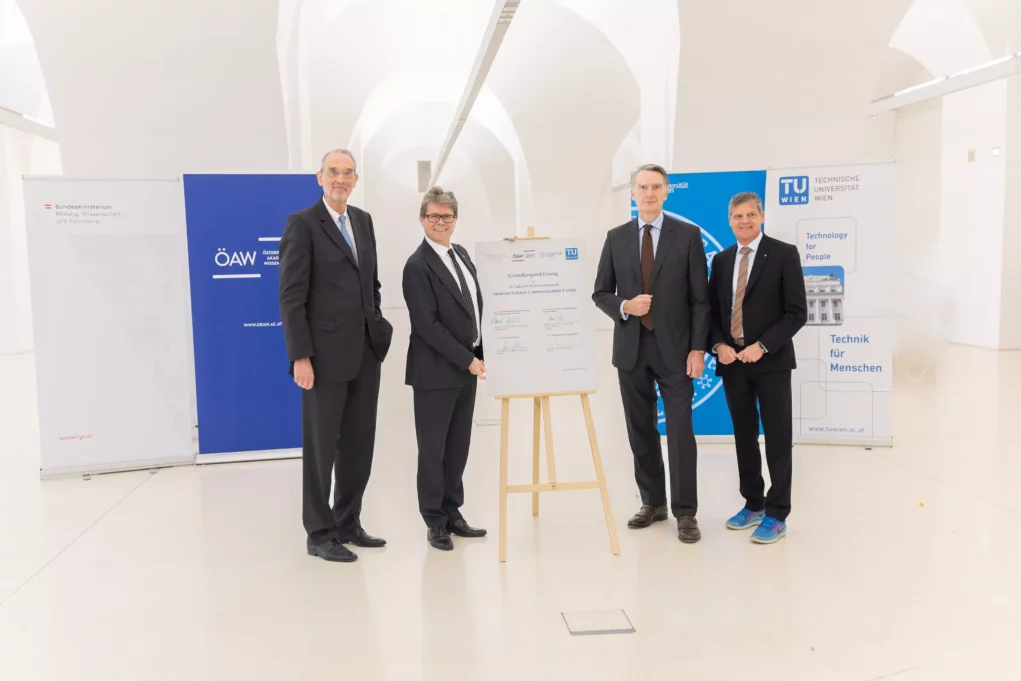 V.l.n.r. Heinz Faßmann (Präsident der Österreichischen Akademie der Wissenschaften), Martin Polaschek (Bundesminister für Bildung, Wissenschaft und Forschung), Sebastian Schütze (Rektor der Universität Wien) und Jens Schneider (Rektor der Technischen Universität Wien) |