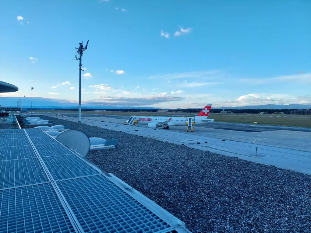Bild auf 5min.at zeigt die Swiss Air Notlandung beim Flughafen Graz.