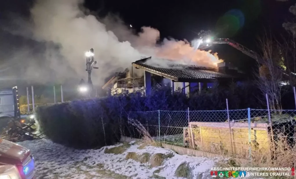 Ein Bild auf 5min.at zeigt den Wohnhausbrand in Feffernitz.