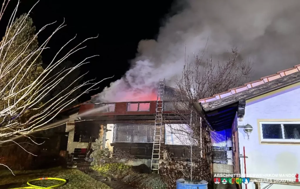 Ein Bild auf 5min.at zeigt den Wohnhausbrand in Feffernitz.