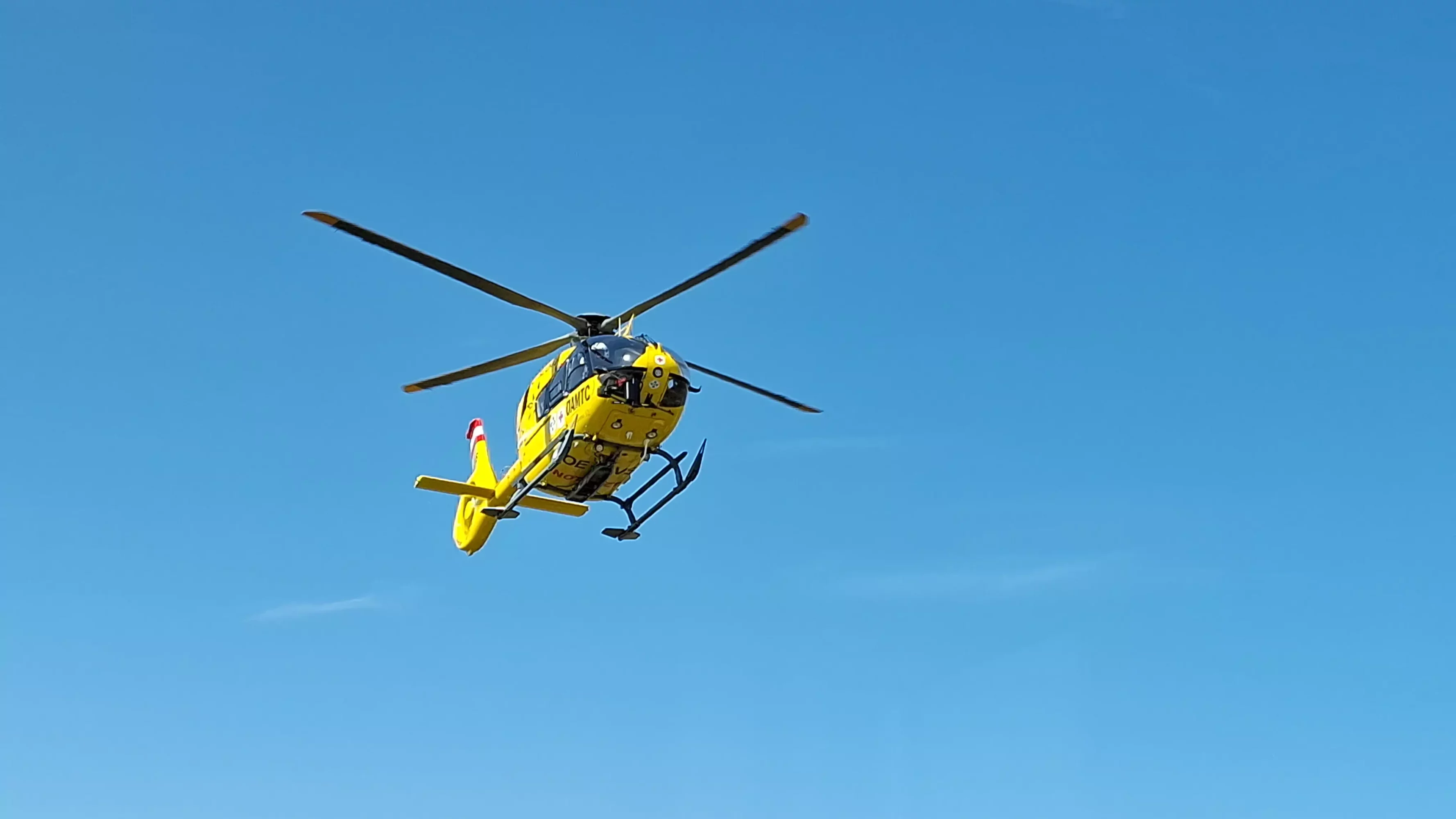 Foto auf 5min.at zeigt einen ÖAMTC Hubschrauber