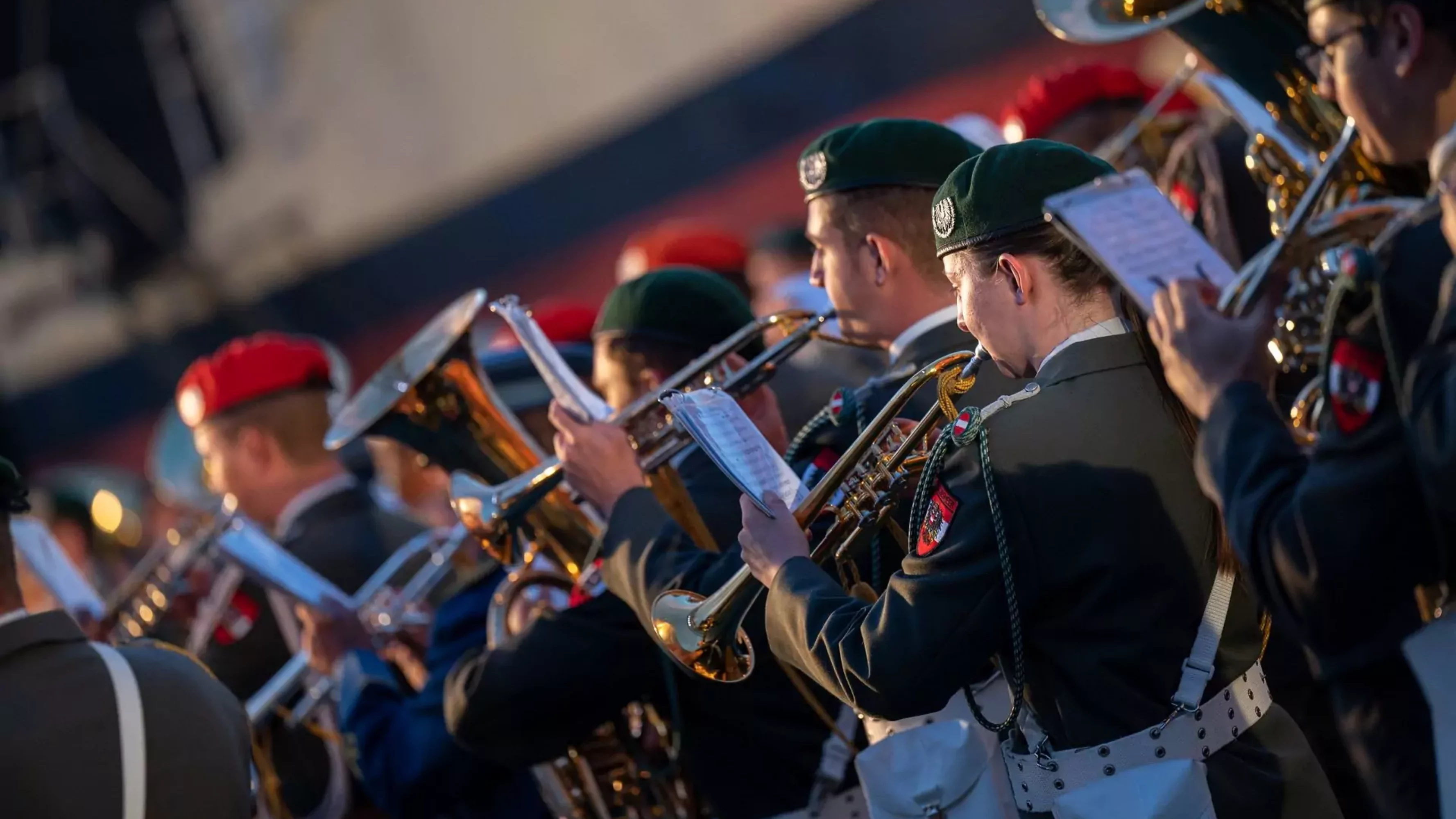 Das Bild auf 5min.at zeigt Soldaten beim Militärmusikfestival.