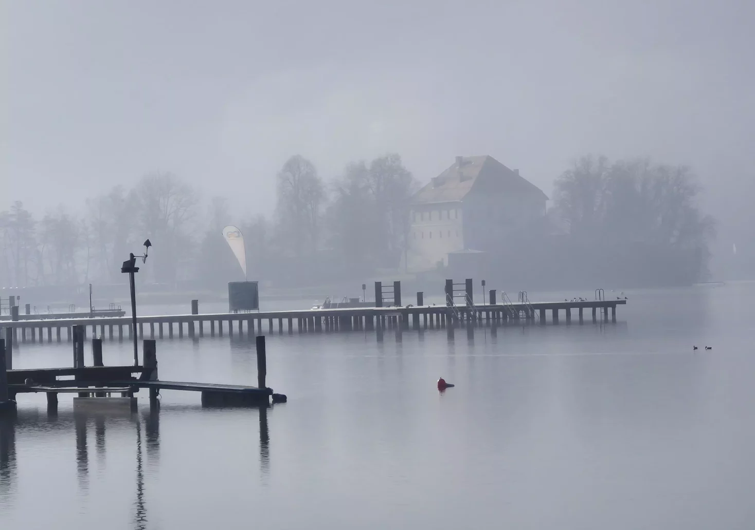 Das Bild auf 5min.at zeigt die Klagenfurter Ostbucht bei Nebel.