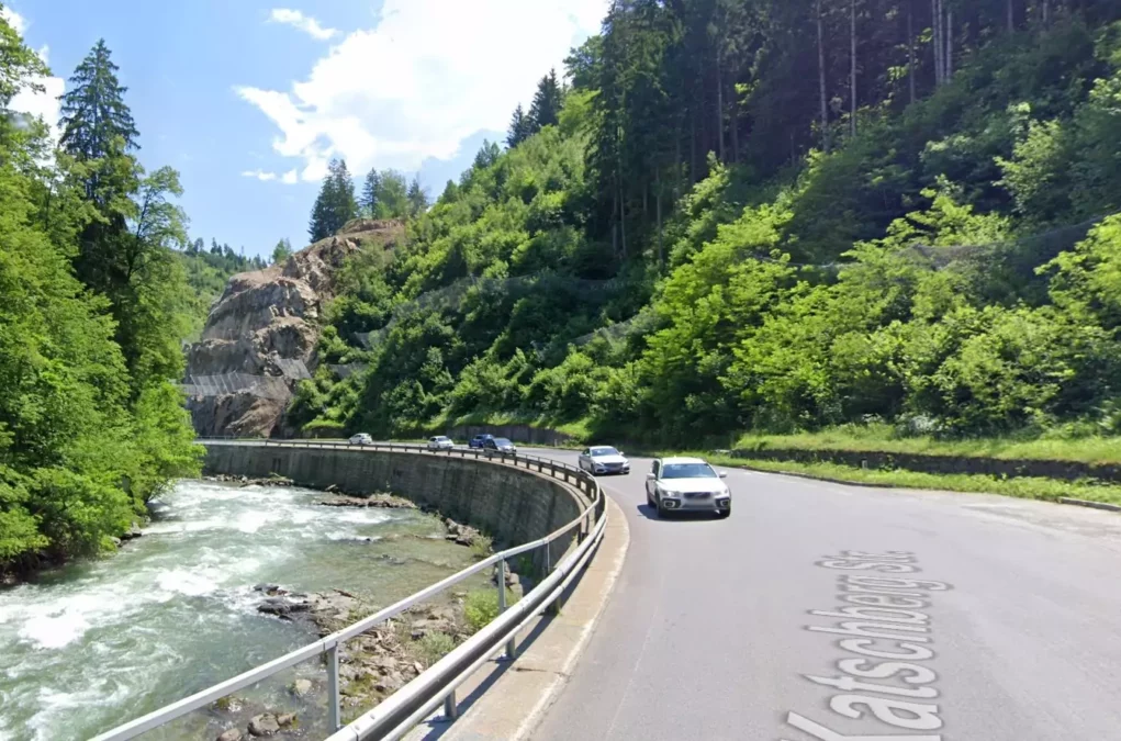 Ein Bild auf 5min.at zeigt die Straße durch die Lieserschlucht im Bezirk Spittal an der Drau.