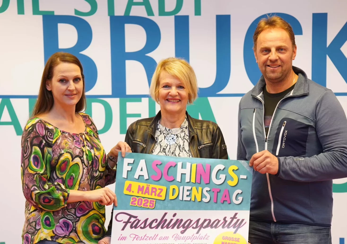 (v.l.n.r.) Imelda Baierl vom Kulturreferat, Bürgermeisterin Andrea Winkelmeier und Faschings-Organisator Peter Rieser stellten heute die Aktivitäten rund um die fünfte Jahreszeit vor.