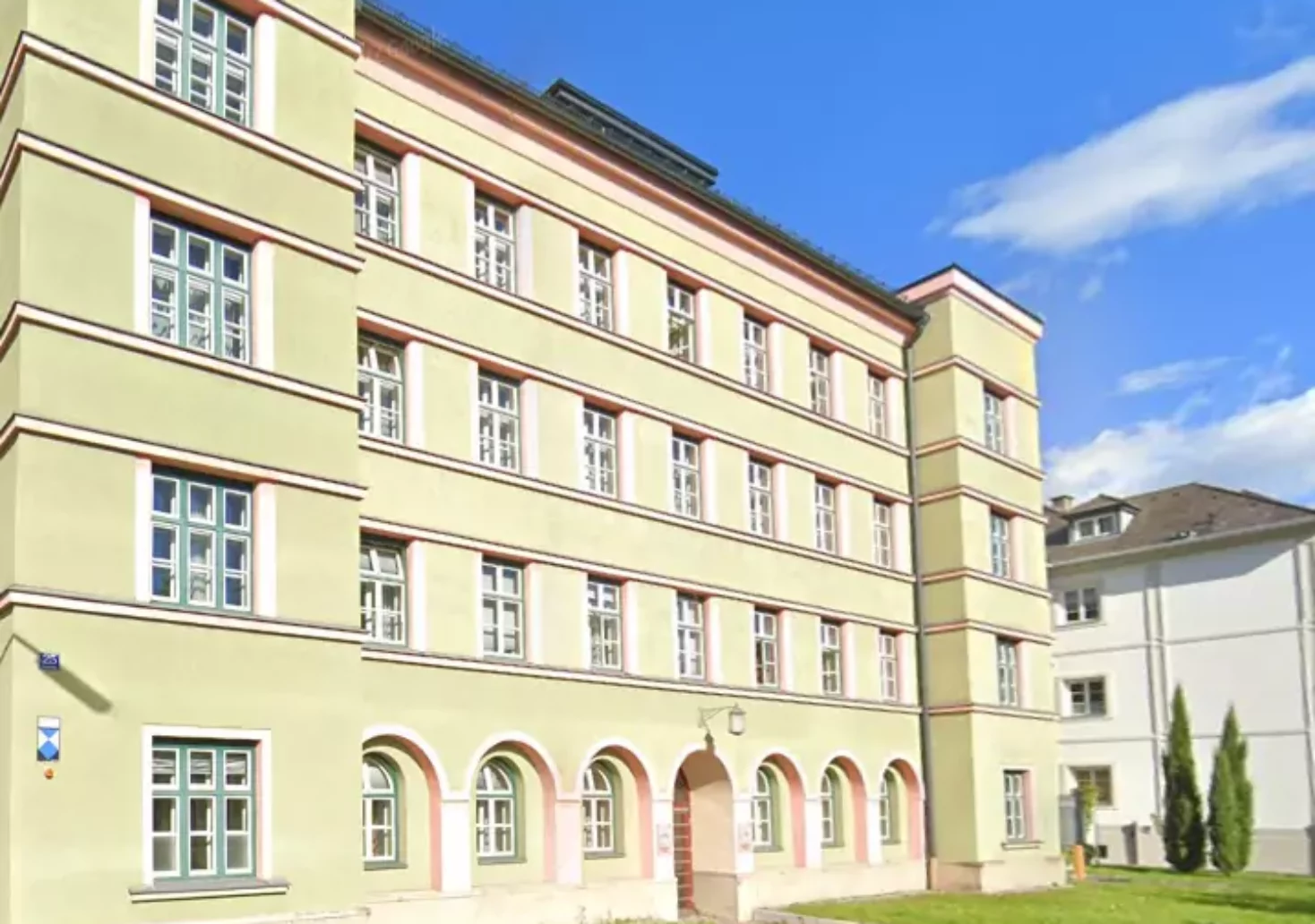 Das Bild auf 5min.at zeigt das Bezirksgericht Villach.