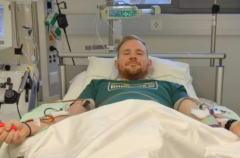 Bild auf 5min.at zeigt einen Mann im Bett liegend.