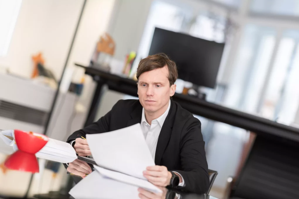 Ein Bild auf 5min.at zeigt den Klagenfurter Vizebürgermeister Ronald Rabitsch.