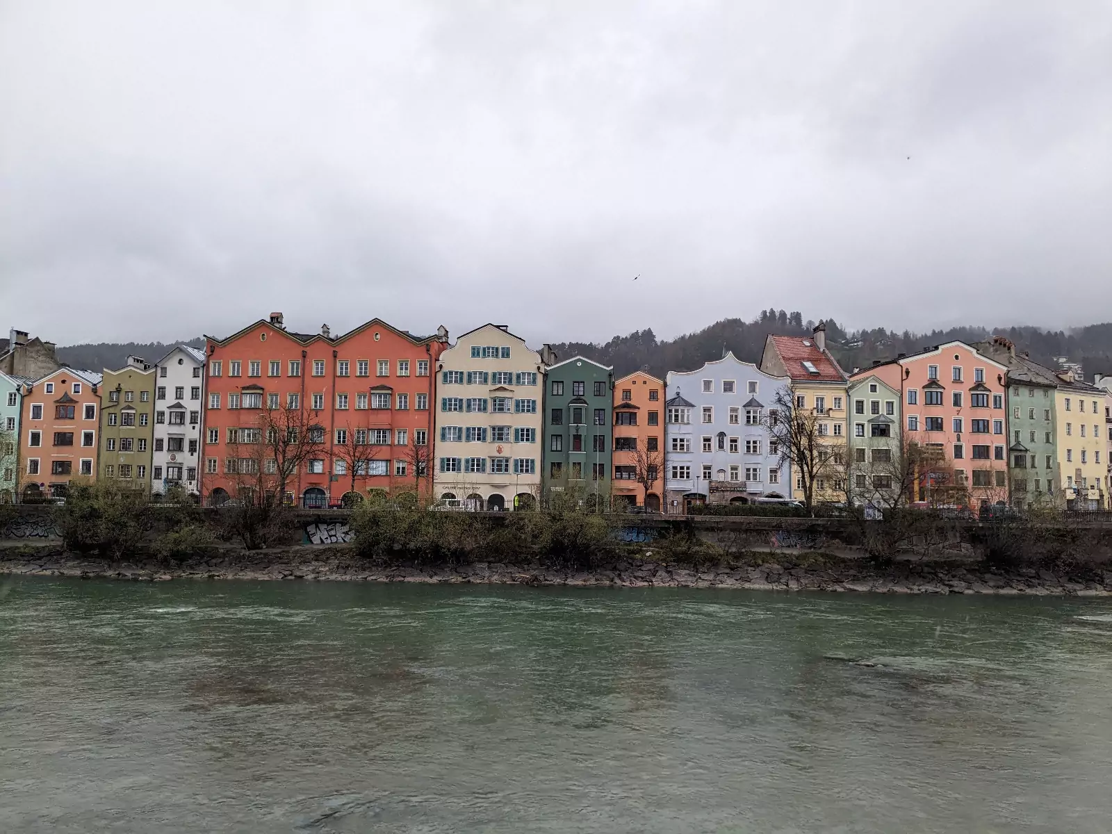 Das Bild auf 5min.at zeigt Innsbruck bei Regen.