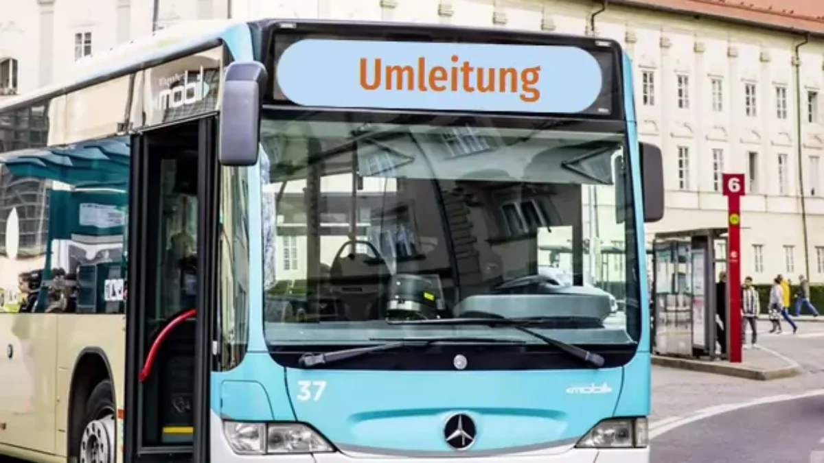 Das Bild auf 5min.at zeigt einen KMG-Bus mit der Schrift "Umleitung" vorn.