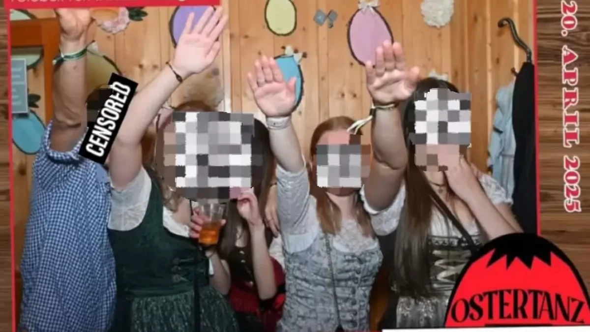 Ein Bild auf 5min.at zeigt, wie mehrere Jugendliche einen Hitler-Gruß in die Kamera zeigen.